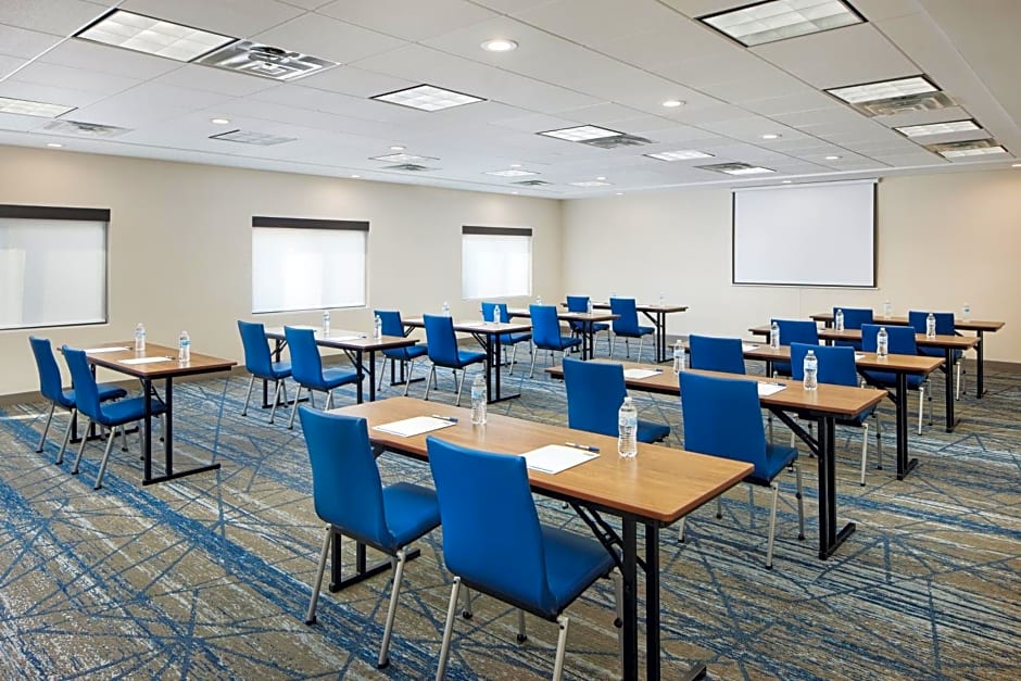 Holiday Inn Express & Suites Bridgeport, an IHG Hotel