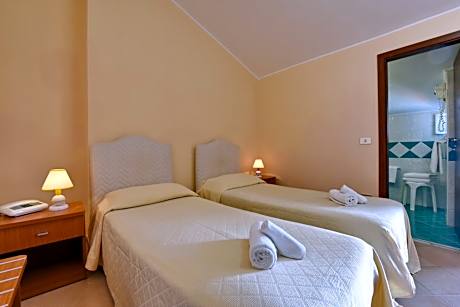 Economy Quadruple Room