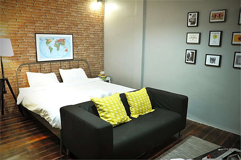 Goodfellas Thong lo Hostel #NO CHECK IN AFTER 5 PM-CHECK IN TIME NEEDED#