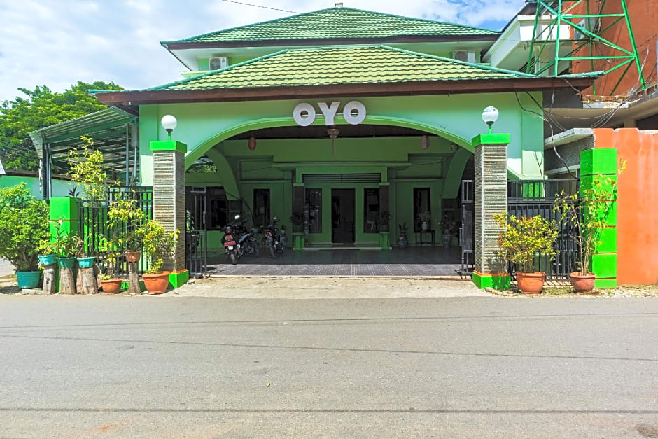 Super OYO 1682 Greenia Hotel
