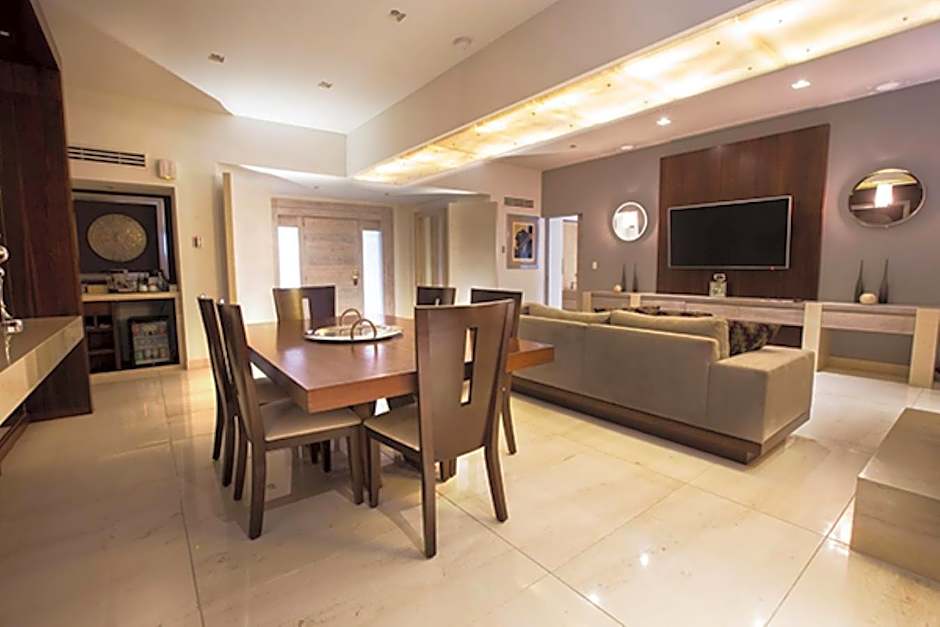 HS HOTSSON Hotel Leon