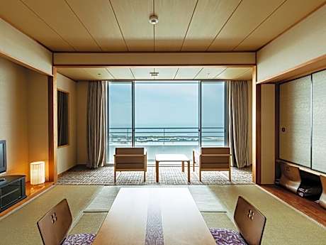 Japanese-style Room with 8 Tatami (MAX 4 Adults)