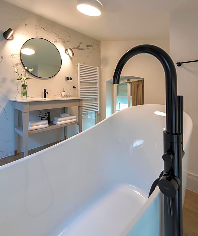 Zamek Sarny - Schloss Scharfeneck