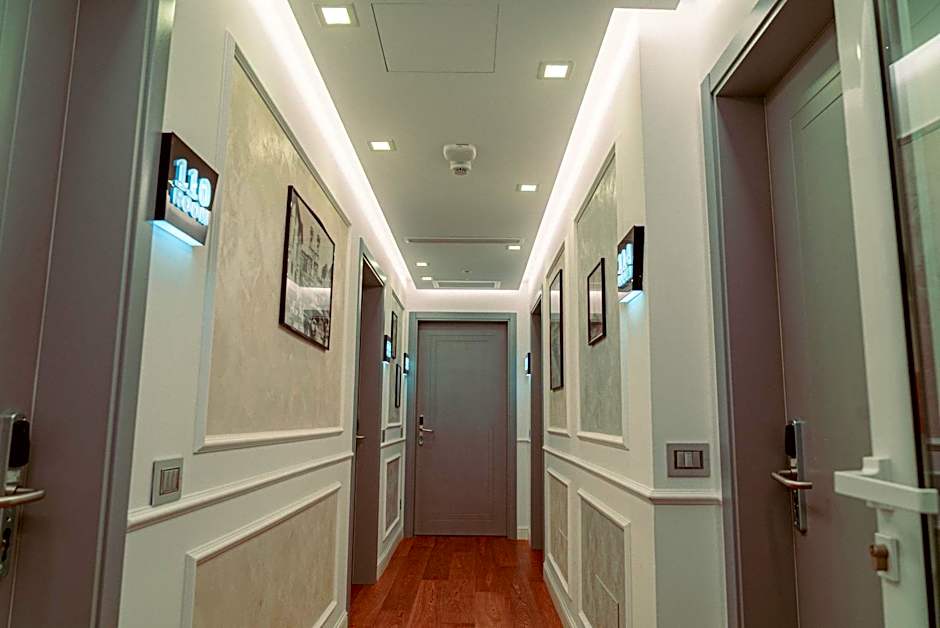 GRANDI 32 Boutique Residence