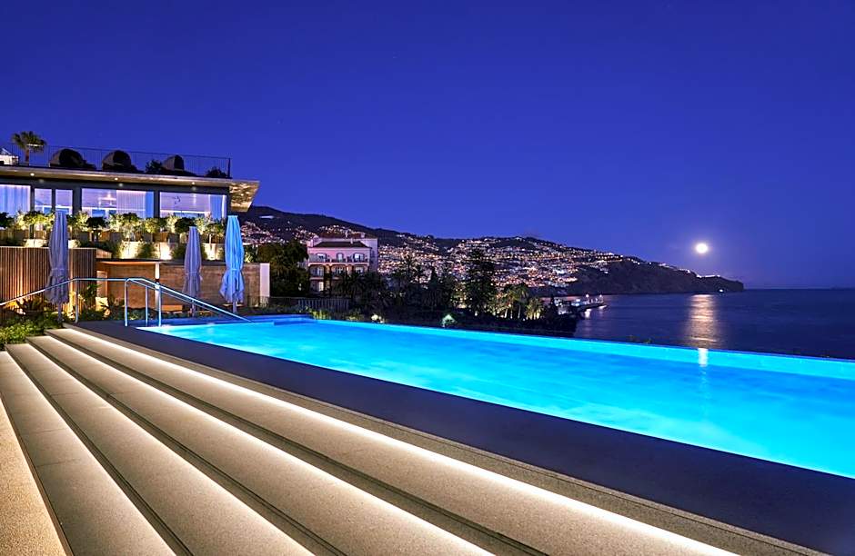 Les Suites at Cliff Bay Portobay