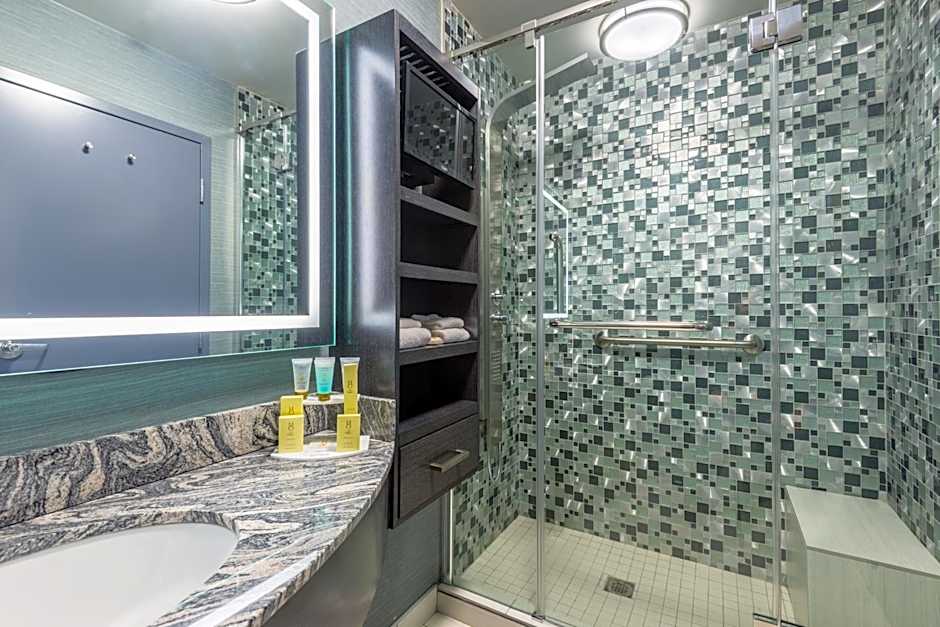 Applause Hotel Calgary Airport