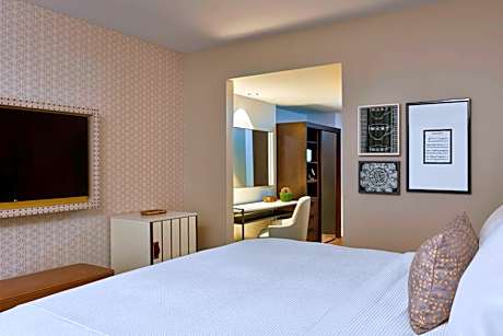 Executive, Larger Guest room, 1 King