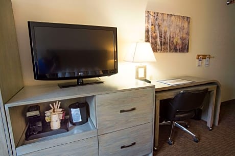 1 QUEEN BED,MOBACC,COMAST,ROLLSH,NSMK,FULL BREAKFAST