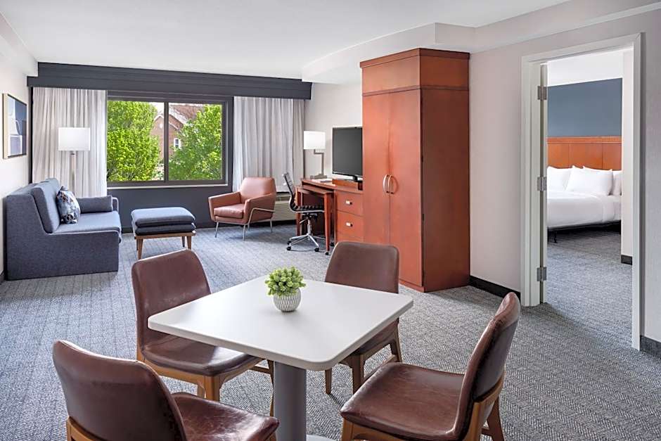 Courtyard by Marriott Manchester-Boston Regional Airport