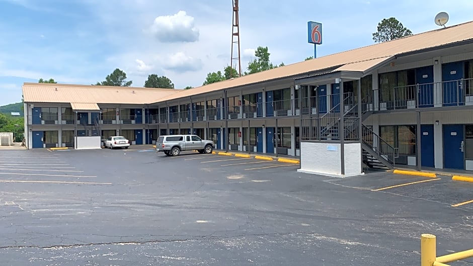 Motel 6 Dalton, GA