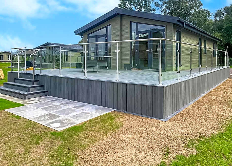 Lakeside Luxury Lodges