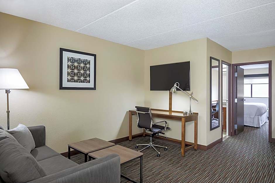 Four Points by Sheraton Milwaukee Airport