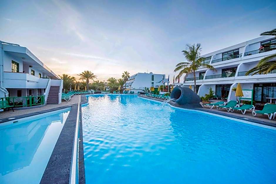Central location in a great complex with 300mbps internet