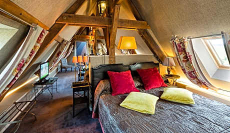 Queen Suite with Spa Bath