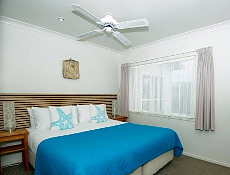 One-Bedroom Apartment with Garden View