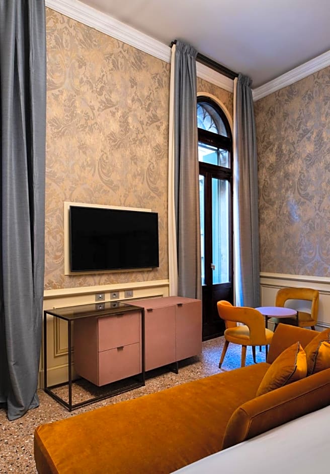 Eight Venezia