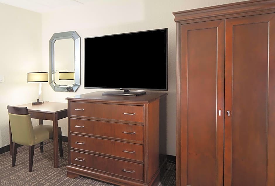 Embassy Suites by Hilton Philadelphia Airport