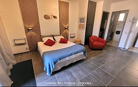 Double Room (bed 140)