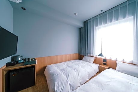 Connecting Room (Double + Twin)