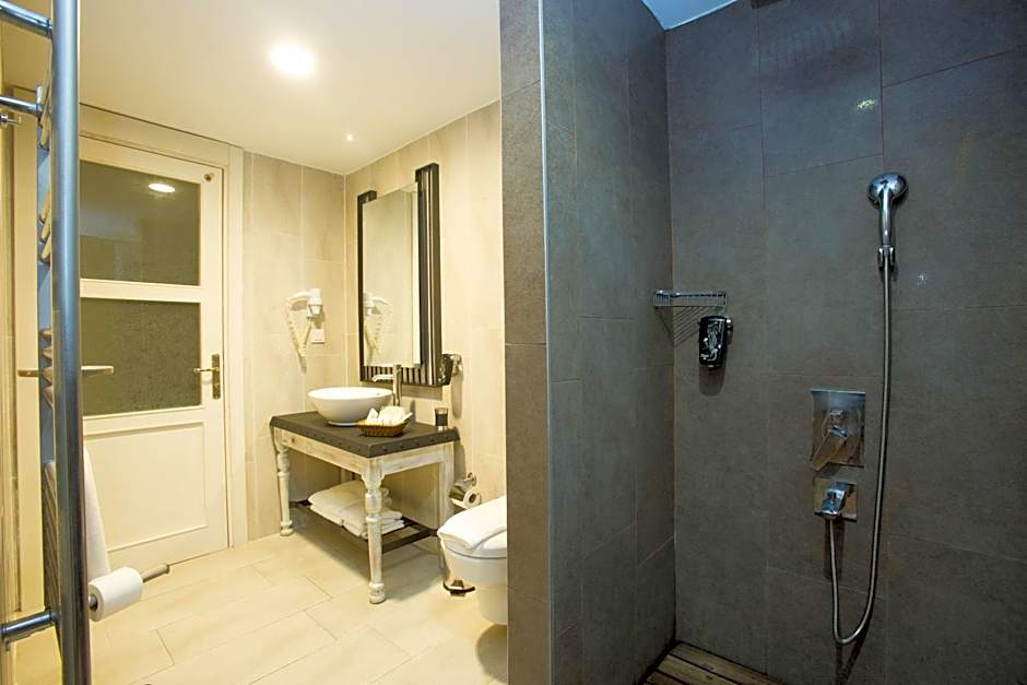 Dedeminn Marina Hotel