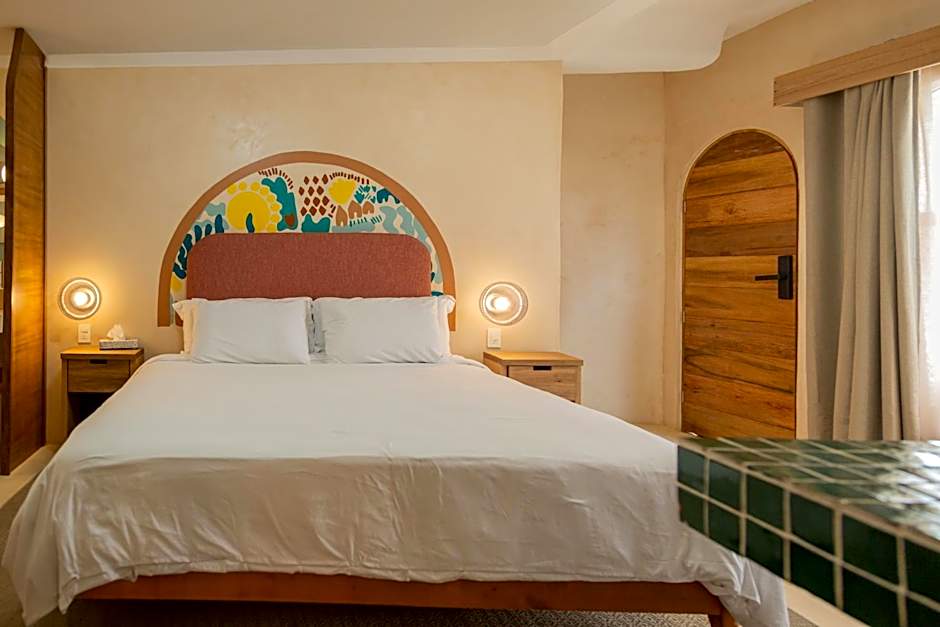 Photo 1 of 4 of 1 Queen Bed