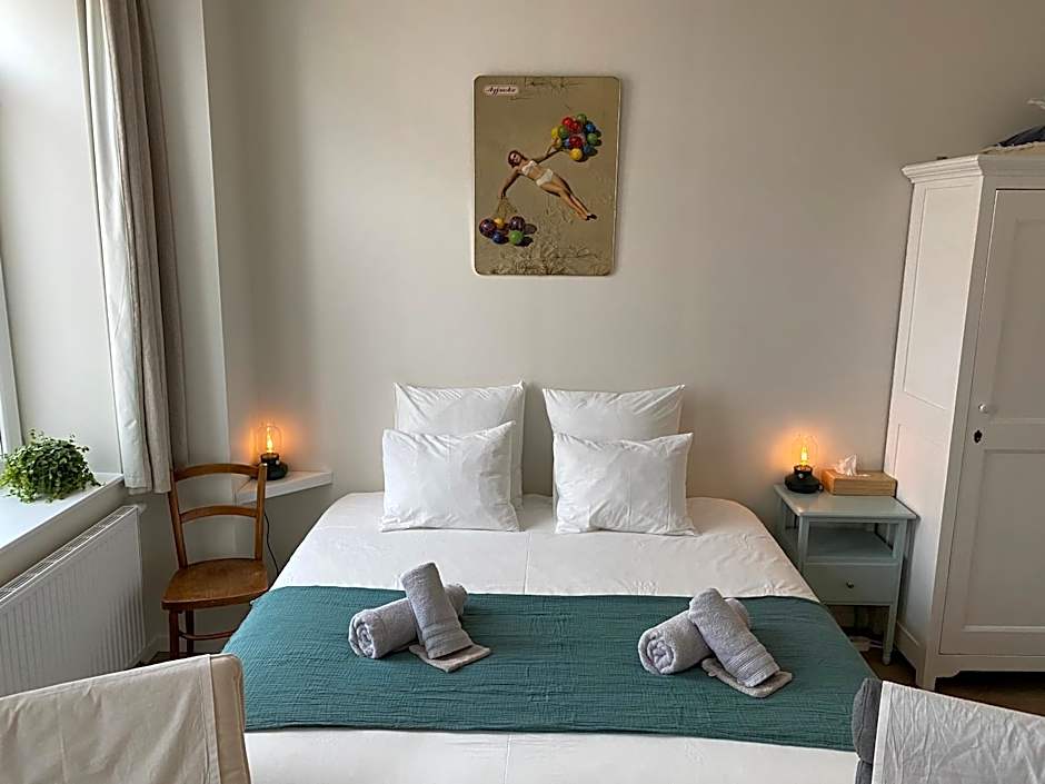 LOGIES-M Comfort Studios Inc Bikes B&B