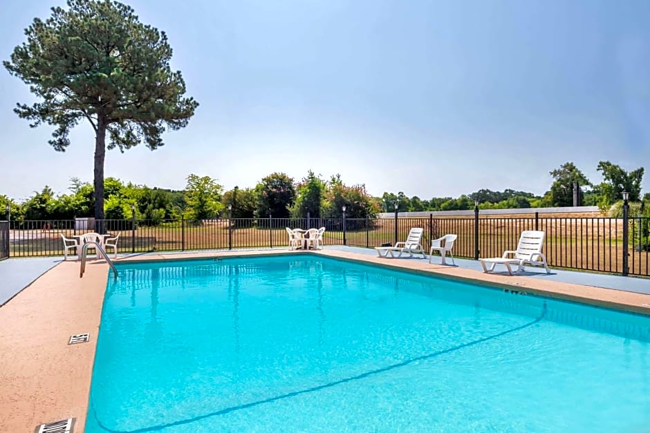 Super 8 by Wyndham Longview/I-20
