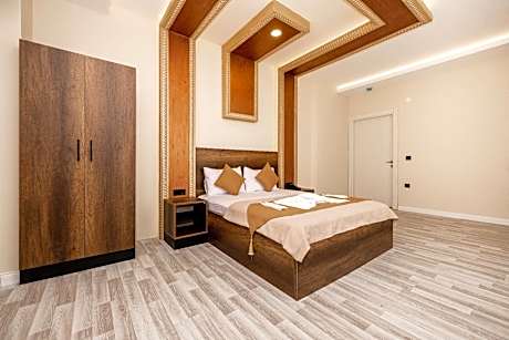 Deluxe Suite - 1 Queen Bed, Sofa Sleeper, Accessible