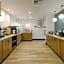 La Quinta Inn & Suites by Wyndham Santa Cruz