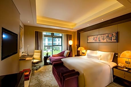 KING HILTON EXECUTIVE