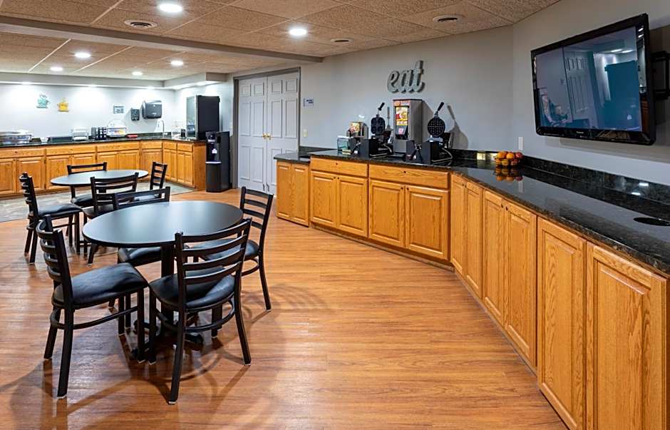 Paynesville Inn & Suites