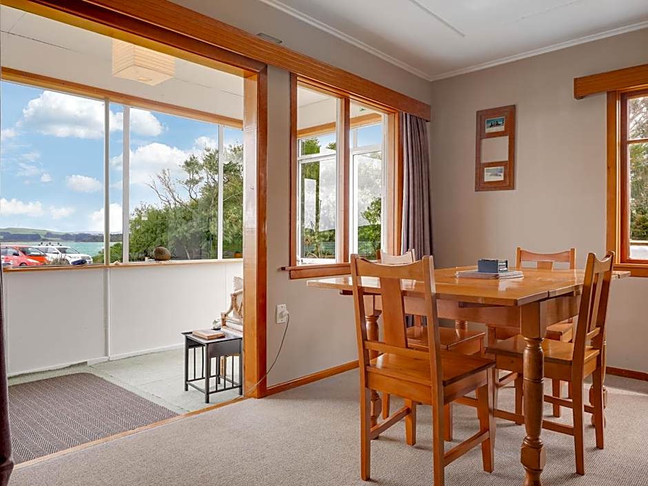 Surat Bay Lodge by the Sea/Backpackers Hostel