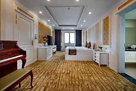Deluxe King Suite