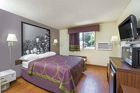 Queen Room - Non-Smoking