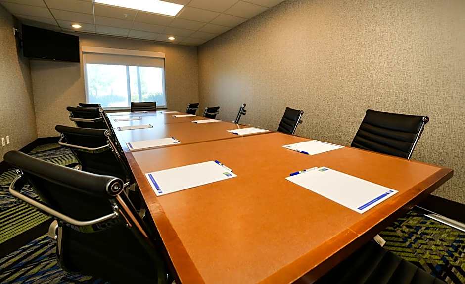 Holiday Inn Express Hotel & Suites Grand Forks By IHG