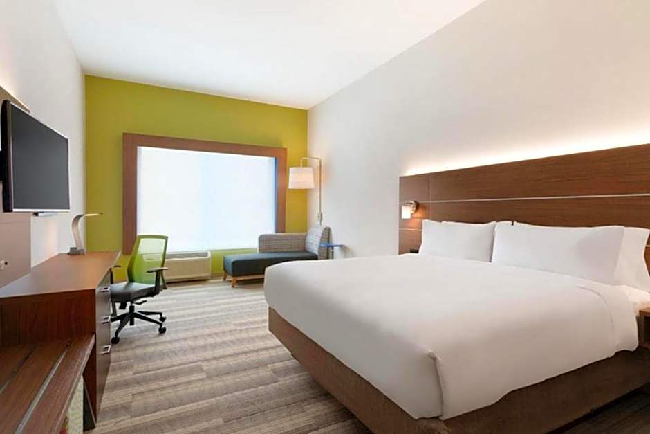 Holiday Inn Express & Suites Cincinnati NE - Red Bank Road By IHG