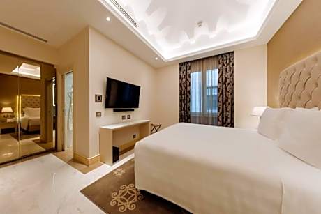 King Accessible Deluxe Room