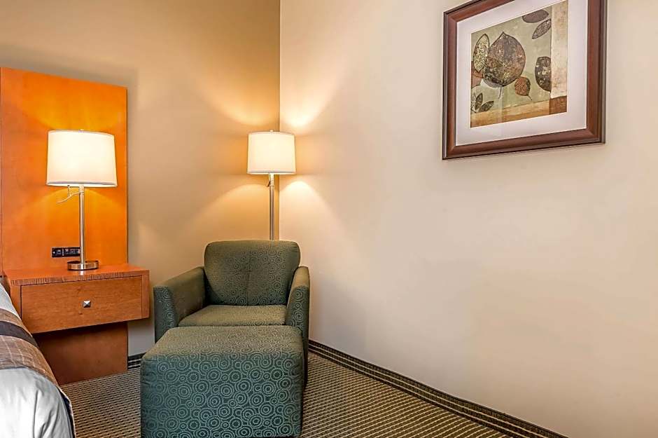 Quality Inn & Suites Hawkesbury