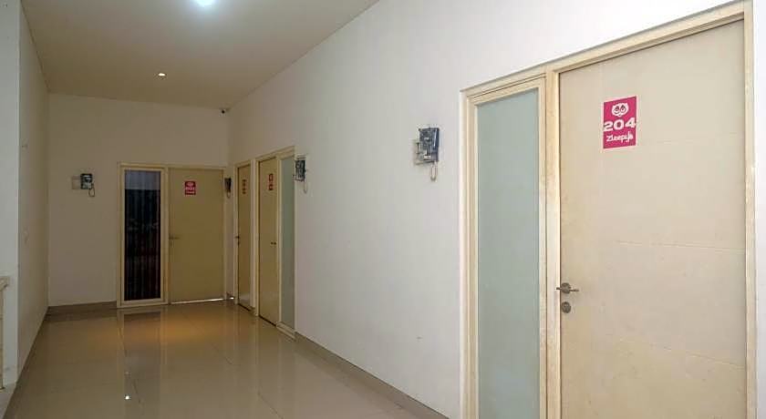 RedDoorz Syariah near Simpang Lima Semarang