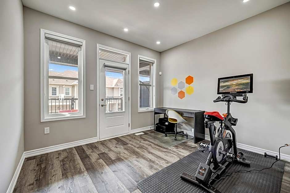 Modern Family Friendly 4BR Home Away From Home