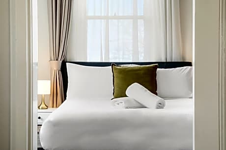 Queen Room with Shared Bathroom