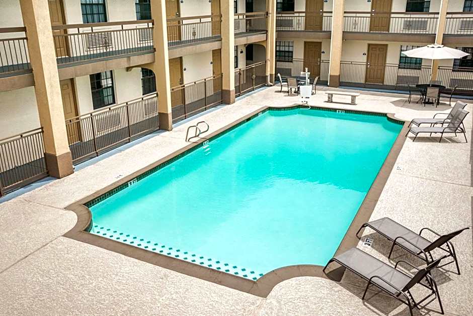 Days Inn by Wyndham Houston