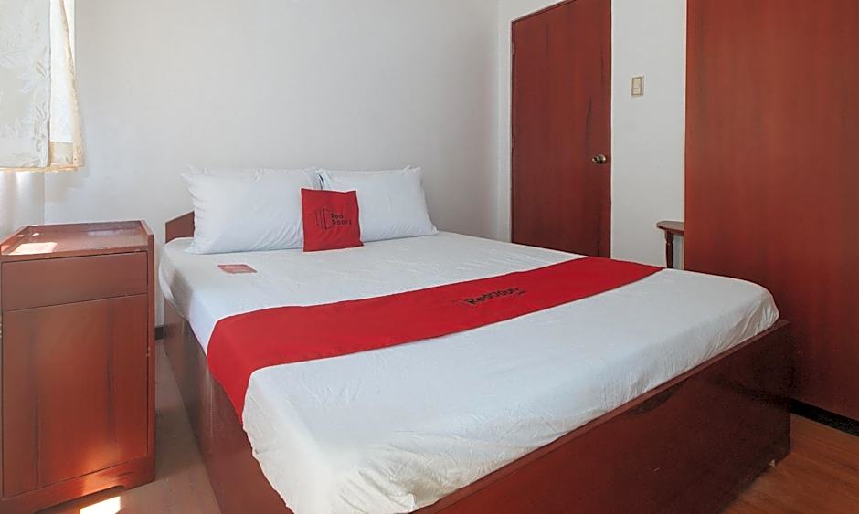 RedDoorz @ Sun Miles Condominium