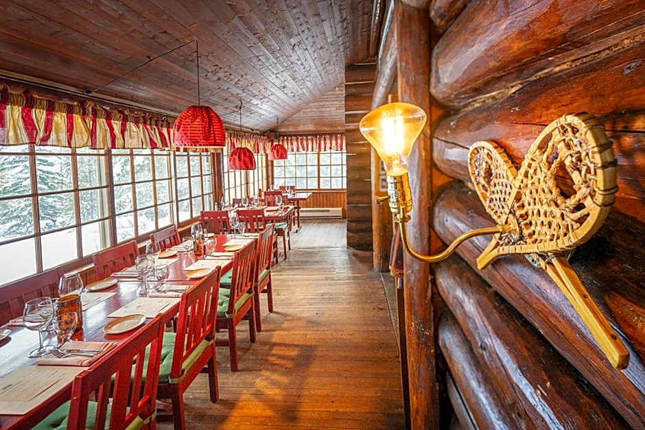 Storm Mountain Lodge & Cabins