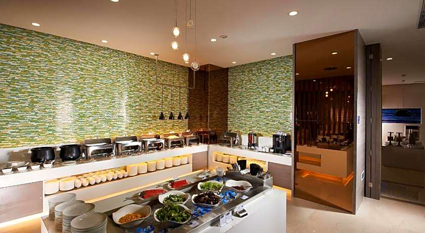 Holiday Inn Express Luoyang City Center By IHG