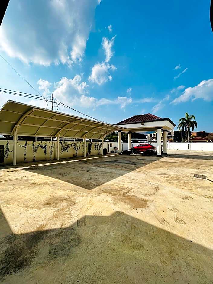 Lestari Inn Boutique Residence - Private Parking