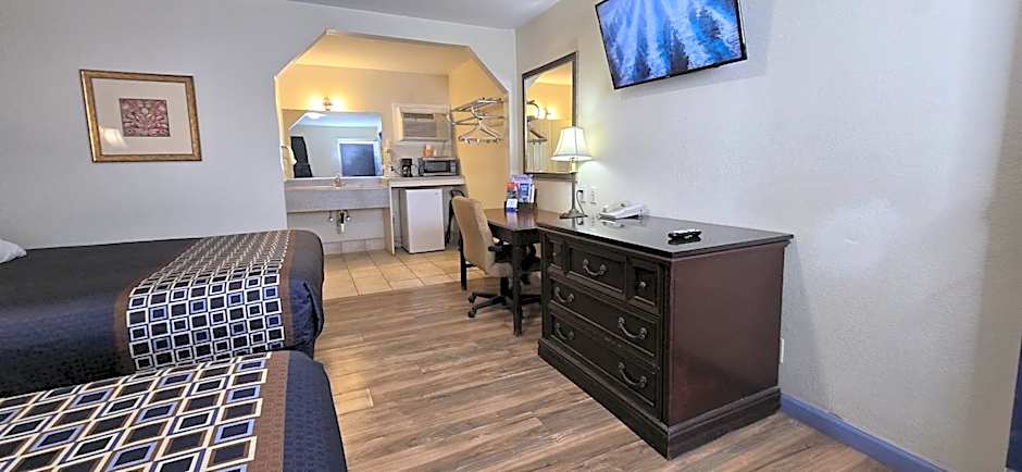 Rodeway Inn & Suites