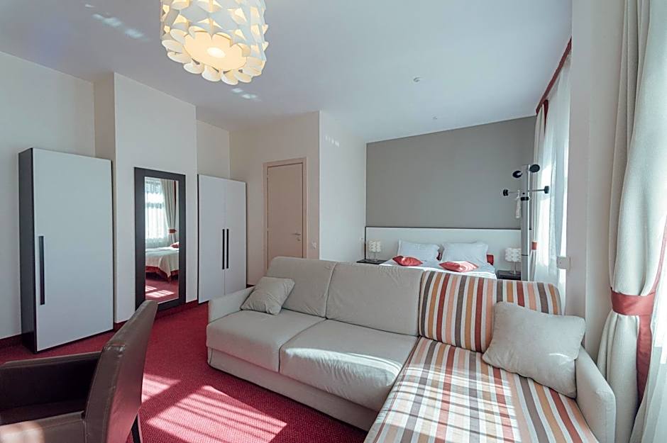 Photo 1 of 6 of Suite