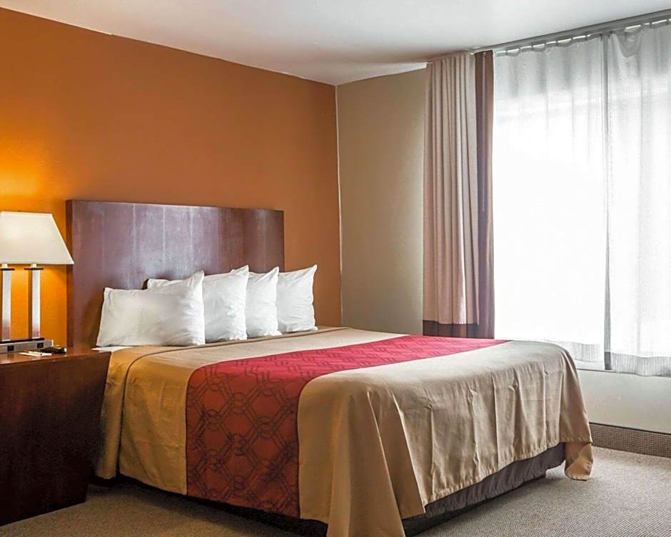 Econo Lodge Lakes Region