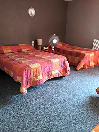 Quadruple Room (2 Adults + 2 Children)